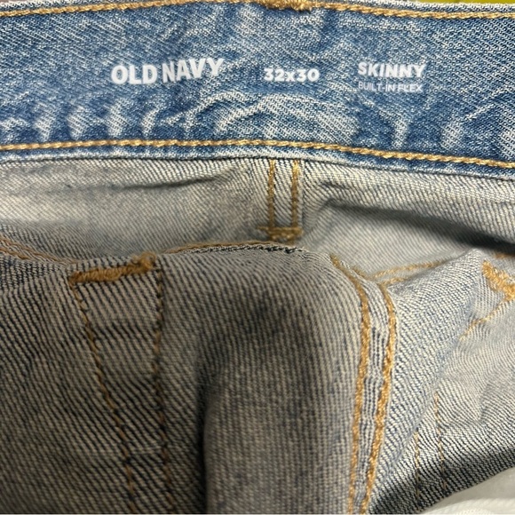 Old Navy Men’ 32x30 Basic Skinny Built In Flex Medium Wash Distressed Jeans NWT - Picture 9 of 14